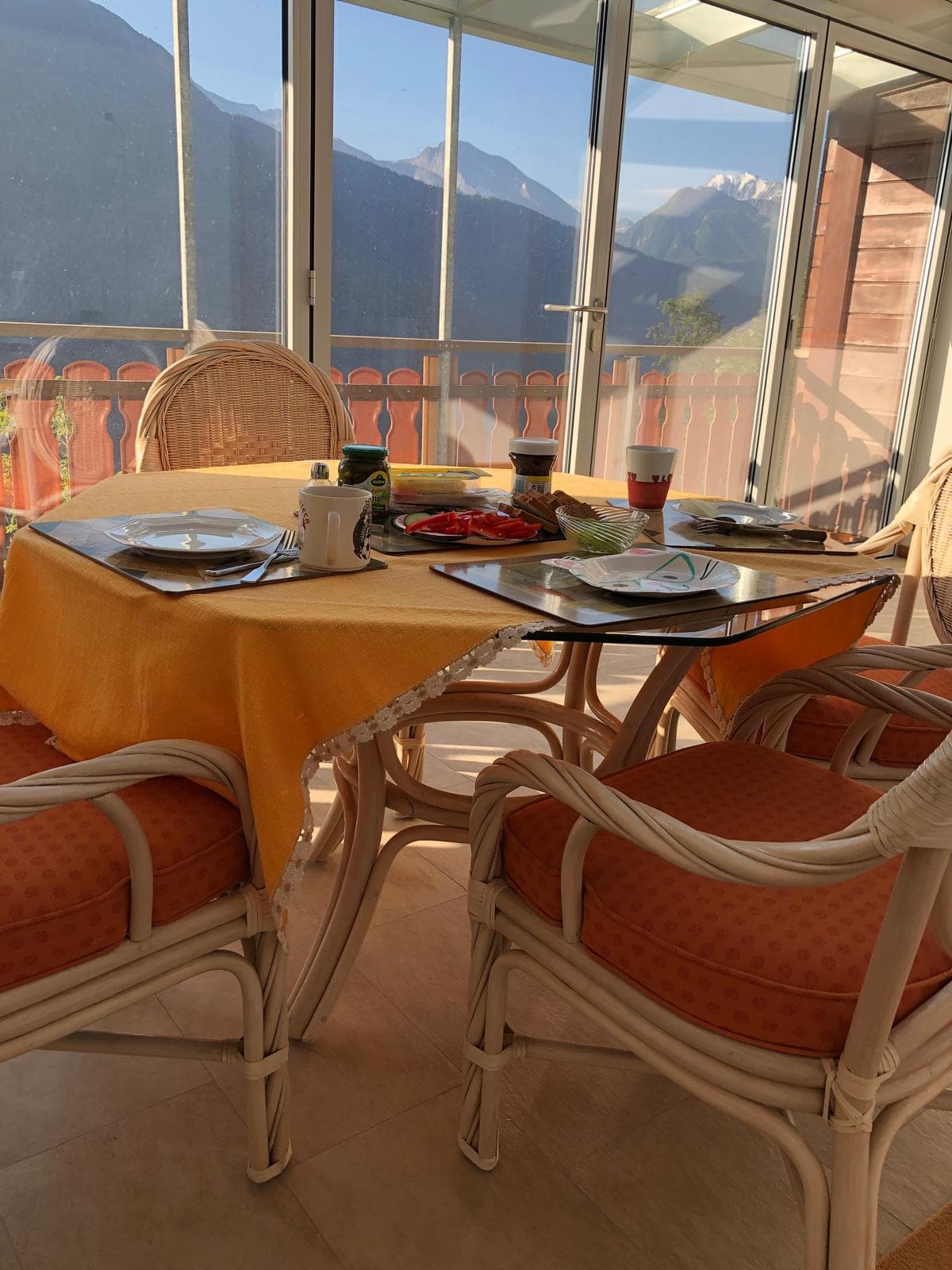 Wintergarten mit Bergblick